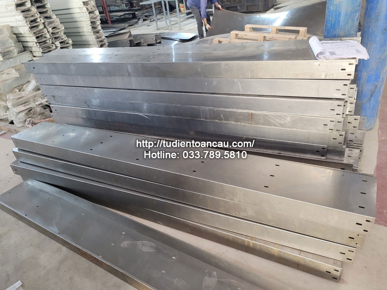 Cách lắp máng cáp dưới sàn hai lớp đúng chuẩn
