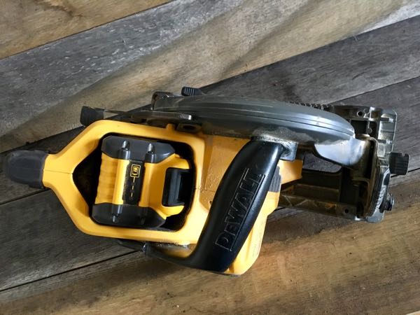 รีวิว เลื่อยวงเดือน DeWalt FLEXVOLT 7-1/4” Cordless Worm Drive Style Saw1