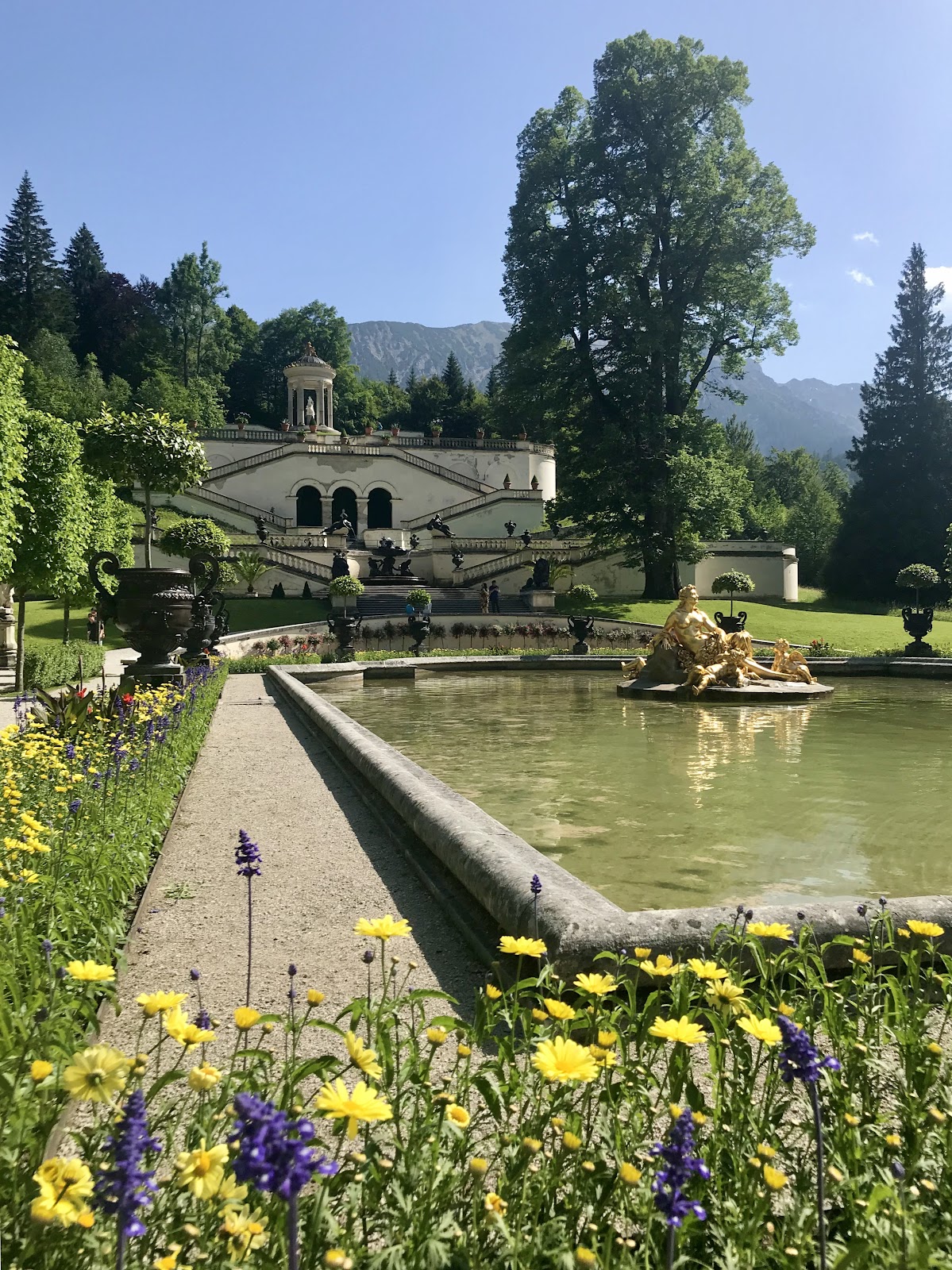 visiting linderhof palace