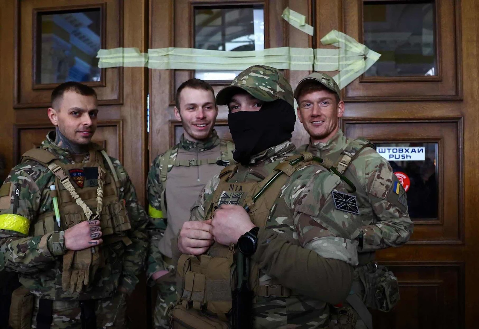 Cựu quân nhân Thủy Quân Lục Chiến Anh Quốc đến trình diện để chiến đấu cho Ukraine.