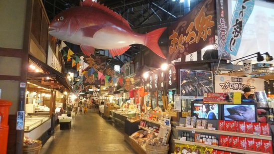 Kuroshio Fish Market ชมการแล่ปลามากุโระสุดตื่นเต้นที่ตลาดคุโรชิโอะ 6