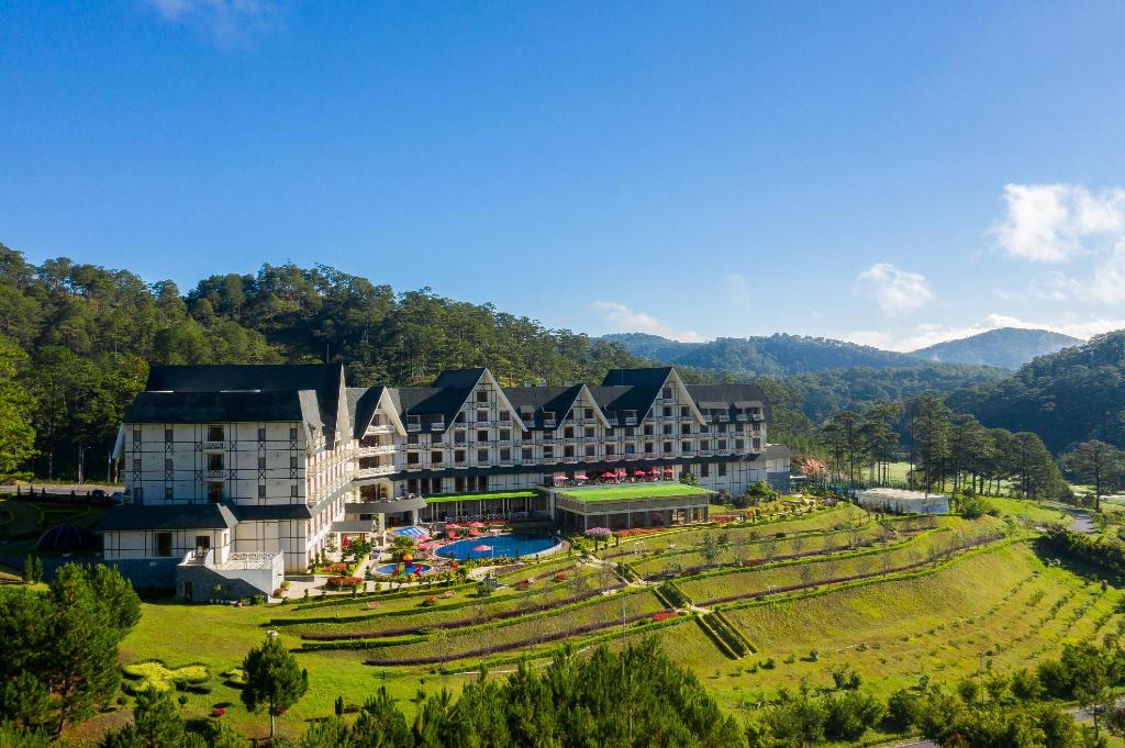 Swiss-Belresort Tuyen Lam Dalat với nhiều tiện ích và view cực đẹp