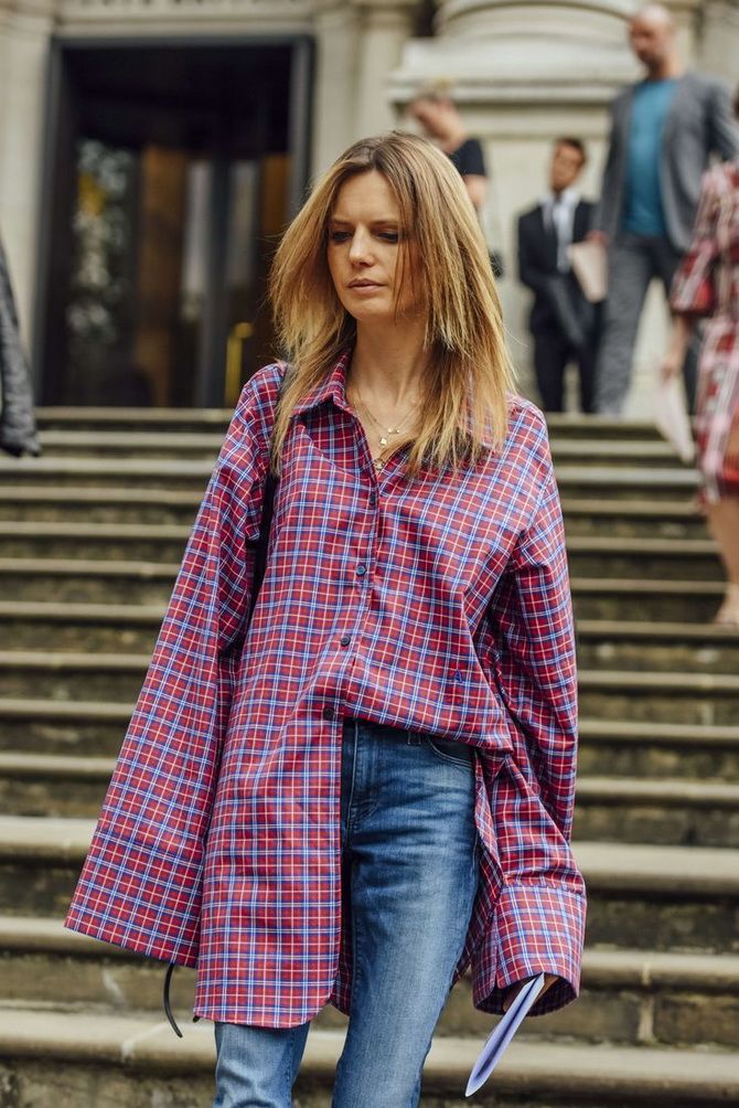 Women's oversized shirt: how to wear in 2021-2022 21