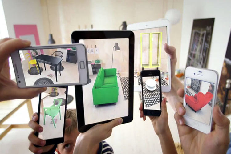 What Is Augmented Reality? + 4 Examples & Uses