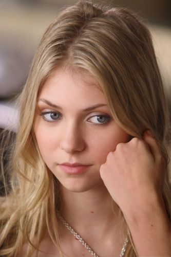 Taylor Momsen Without Makeup Looks Incredibly Sweet | Taylor momsen, Gossip  girl, Taylor momsem