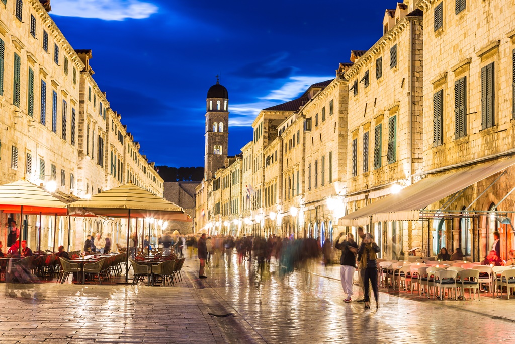 Stradun at night