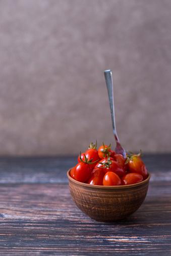 https://media.istockphoto.com/photos/pickled-cherry-tomatoes-in-clay-plate-with-fork-on-wooden-background-picture-id1345013602?b=1&k=20&m=1345013602&s=170667a&w=0&h=-WgCiBtxC4BDekKTWNO2N2qeUJ0vccYsIp8ia8te71w=