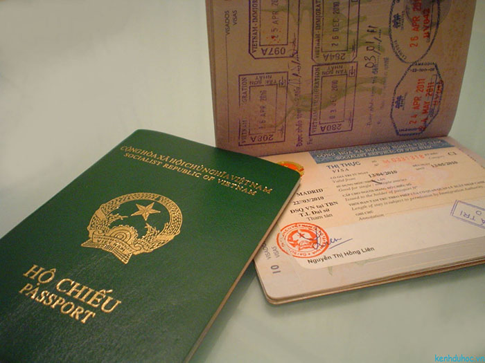 chuẩn bị hồ sơ phỏng vấn đi mỹ - Hộ chiếu bản gốc và các hộ chiếu cũ (nếu có)