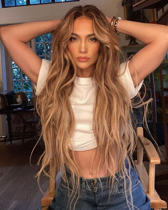 A full picture of Jennifer Lopez rocking her gor geous waist length  hair