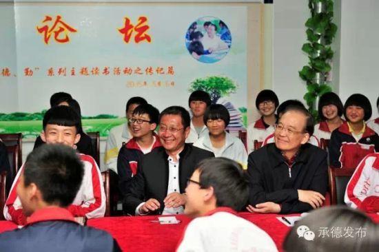 频繁亮相图什么 温家宝又出现在中学