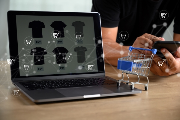 business-people-use-technology-e-commerce