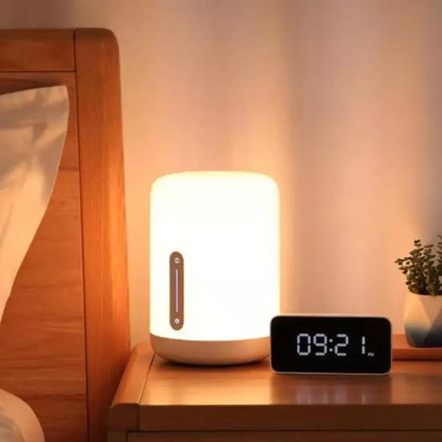 5โคมไฟข้างหัวเตียงเก๋ๆ ที่ช่วยเพิ่มแสงสว่างให้หับห้องนอนของคุณ ! 1