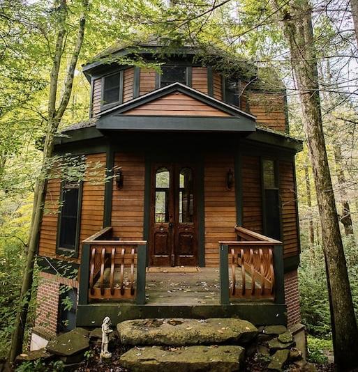 Intimate Treehouse Overlooking a Creek - Best Luxury Secluded Treehouse in Pennsylvania for Couples