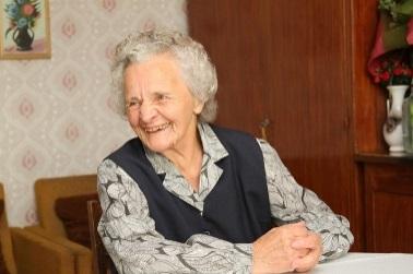 FRISSS.hu ...minden Szombathelyről és környékéről / Kiváló egészségnek  örvend a 90 éves Mária néni