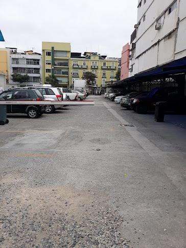 Estacionamiento De Clínica Panamericana - Aparcamiento