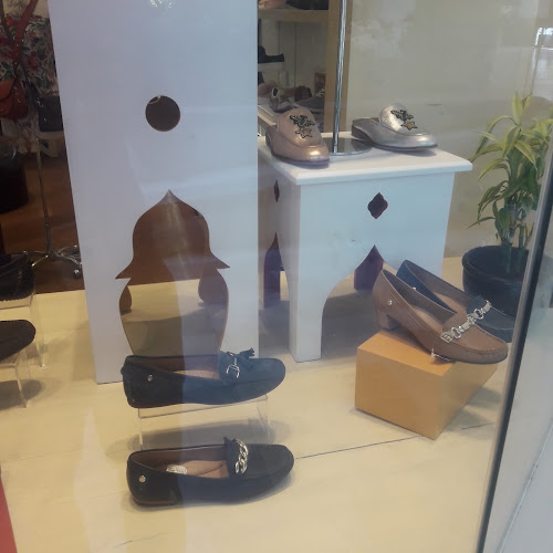 Hush Puppies - Zapatería