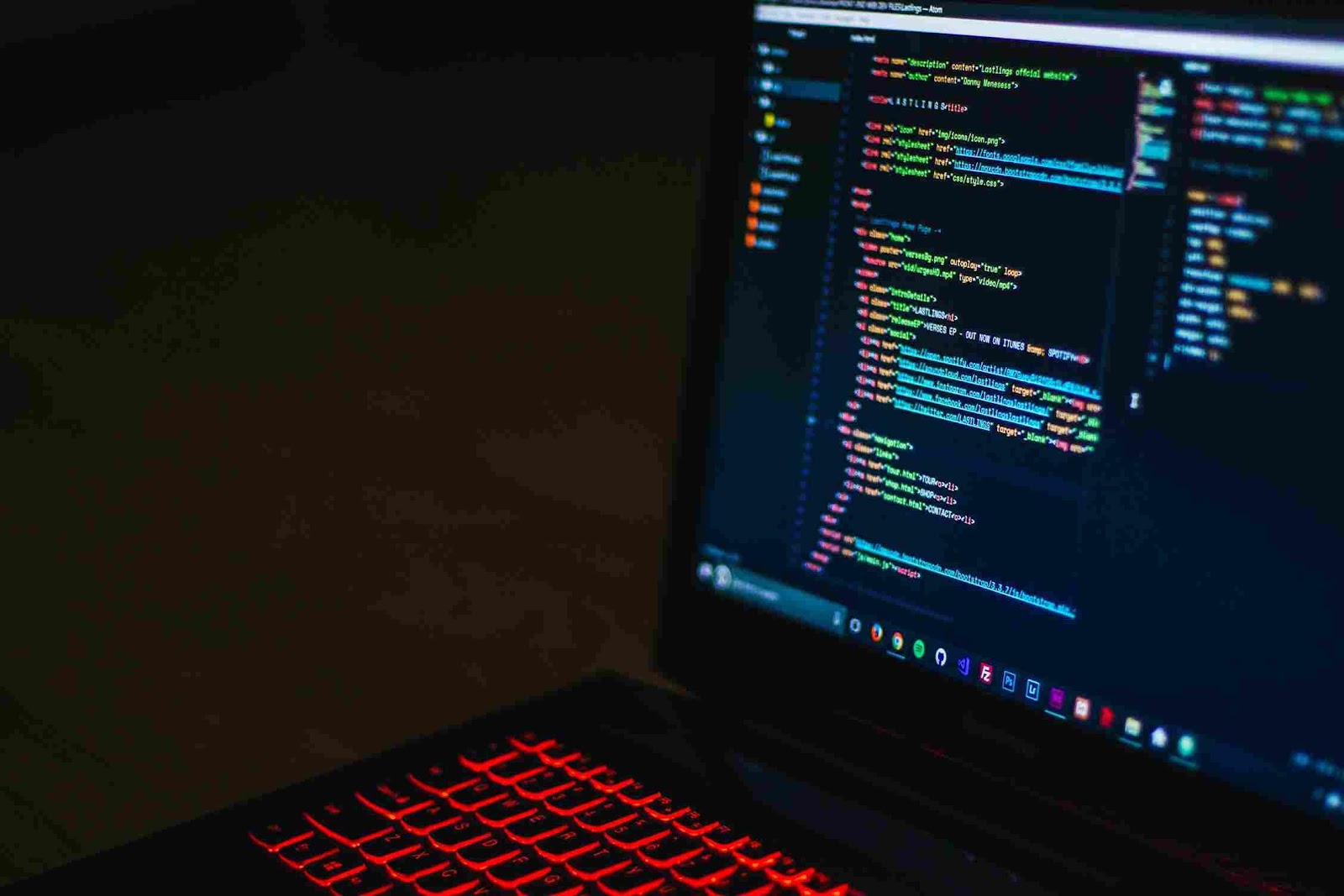 A computer with a screen on it

Description automatically generated