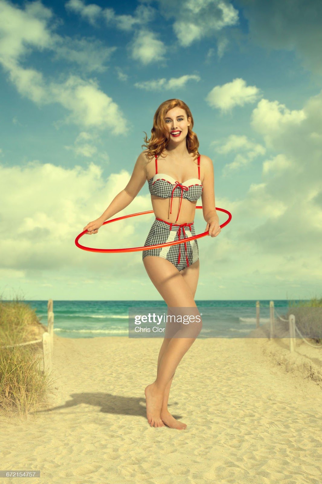 C:\Users\Valerio\Desktop\caucasian-woman-wearing-bikini-holding-plastic-hoop-at-beach-picture-id672154757.jpg