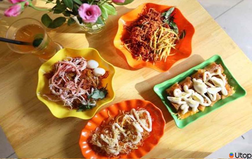 2.3. Bánh tráng trộn Nhật Quỳnh ở chợ Hồ Thị kỷ