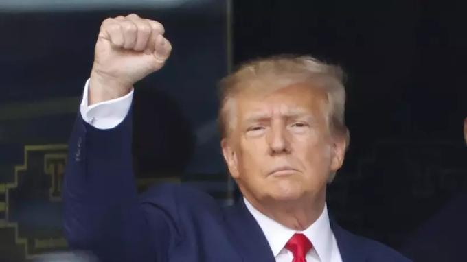 Trump llega a Nueva York para enfrentar juicio