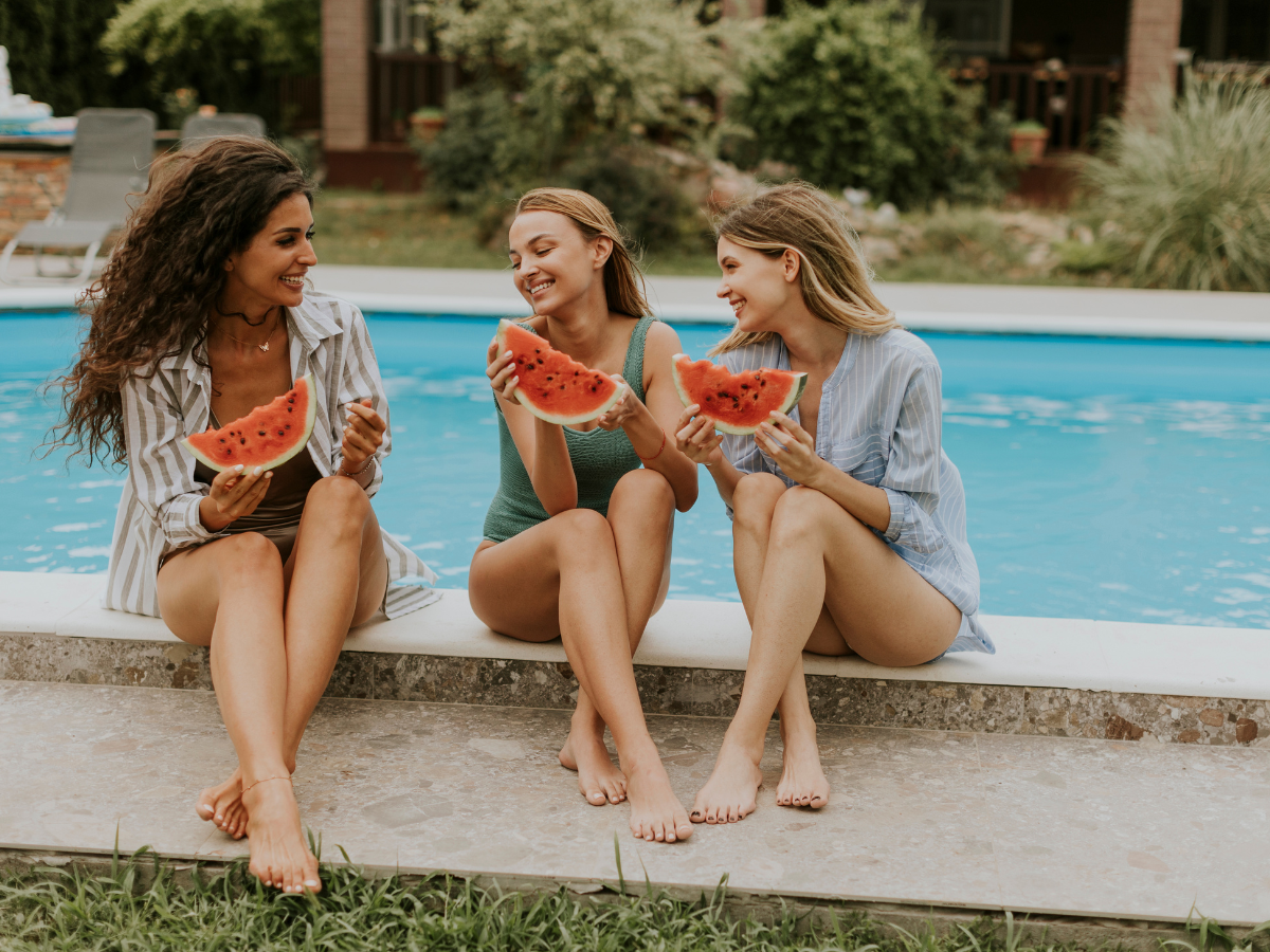 3 girl eat watermelon 