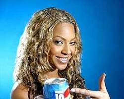 Beyoncé drinking Pepsi