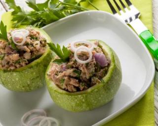 recettes pour enfant : photo d'un plat courgettes farcies  