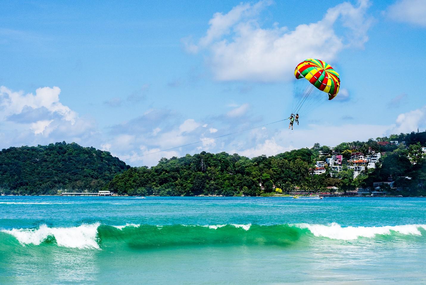 巴东海滩滑翔伞