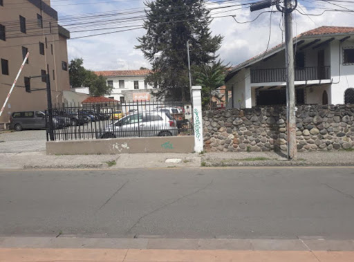 Opiniones de Parqueadero Camara Comercio en Cuenca - Aparcamiento