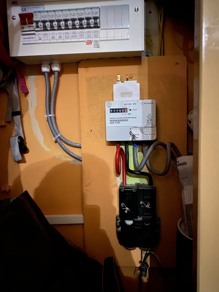 Example, Fuse board with cover up to see fuse's and the surrounding area.