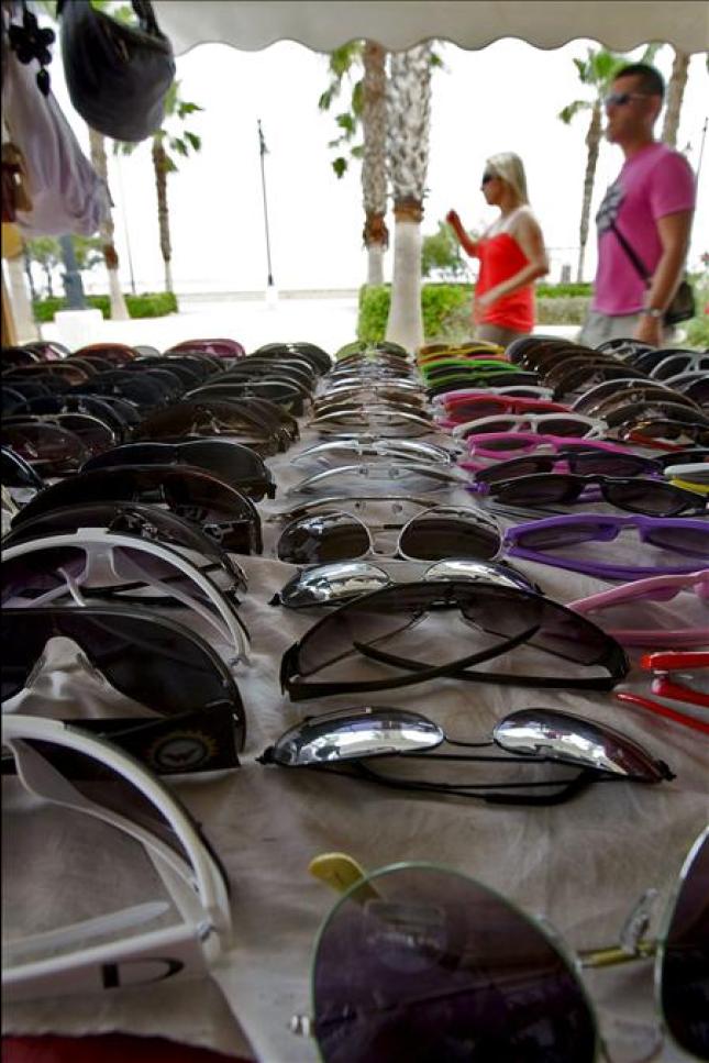 el-90-de-las-gafas-que-se-venden-en-mercadillos-y-bazares-es-perjudicial.jpg
