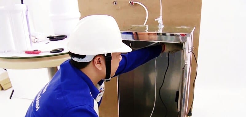 Những kỹ thuật viên có chuyên môn về máy lọc nước .