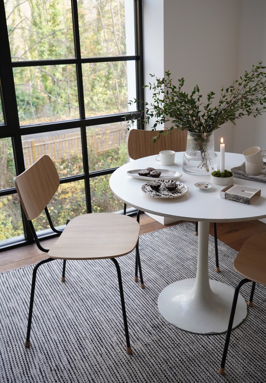 [Ad] Carl Hansen & Son relaunches Vilhelm Lauritzen’s stackable Vega chair