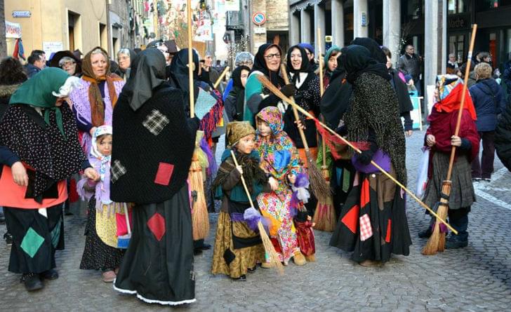 Disfraces de Befana en Italia