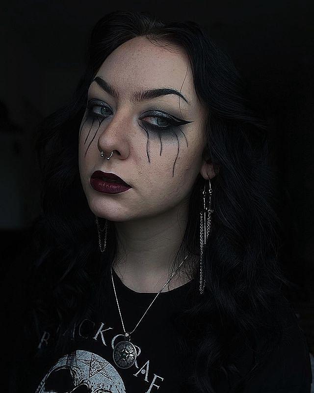 Black Swirl Goth Makeup