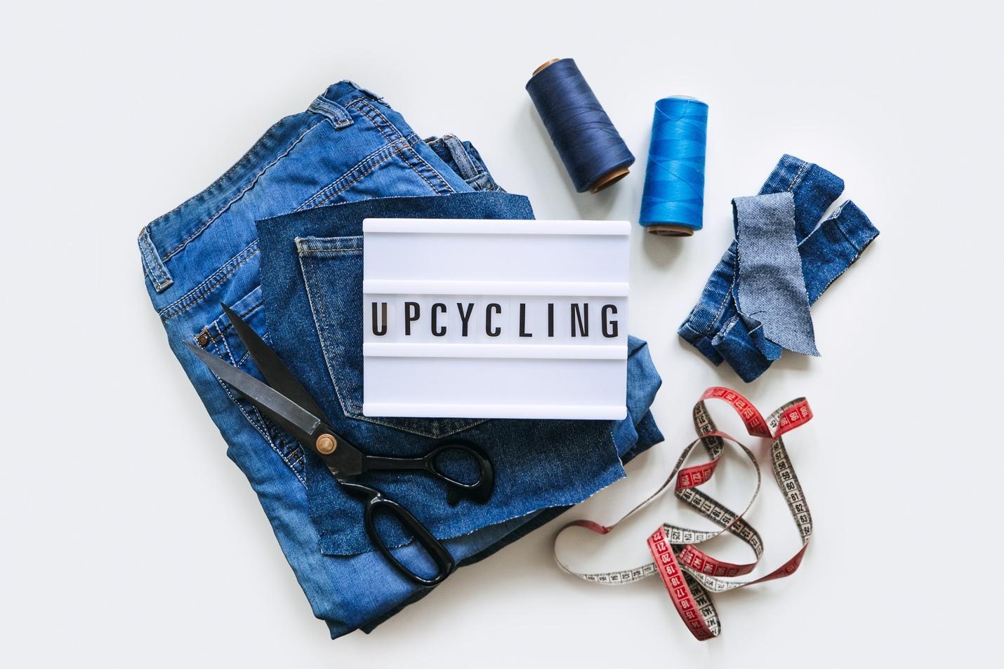 upcycling-and-recycling-secondhand-jeans