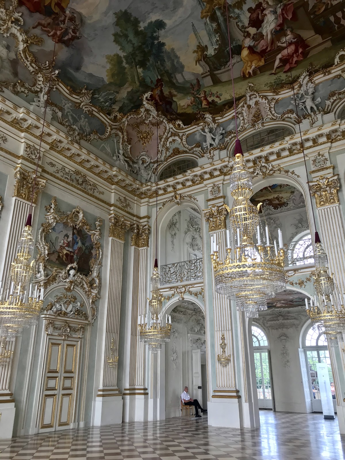 guide to visiting nymphenburg palace