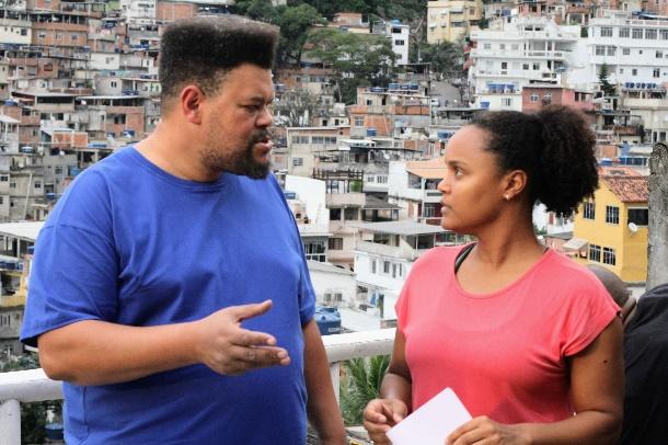 Babu Santana roda primeiro filme do Nós do Morro ao lado de Cíntia Rosa -  Quem | Séries e filmes