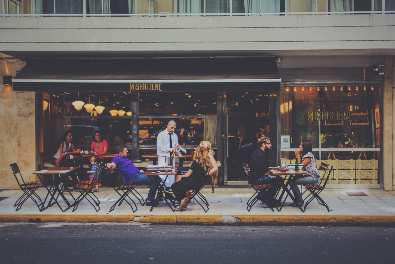 Ausbildung zum Restaurantfachmann und zur Restaurantfachfrau 
