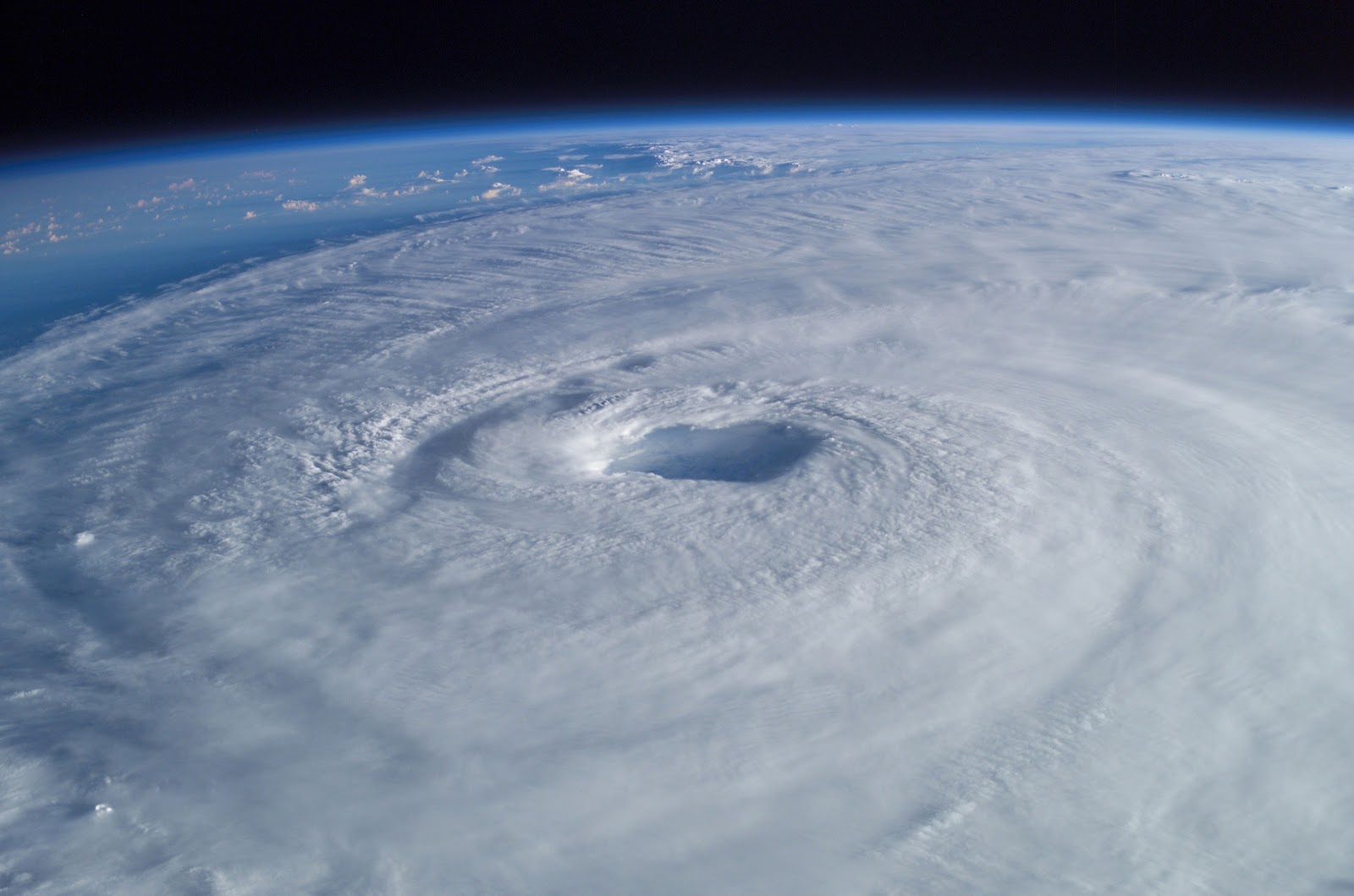 Hurricane_Isabel_from_ISS.jpg