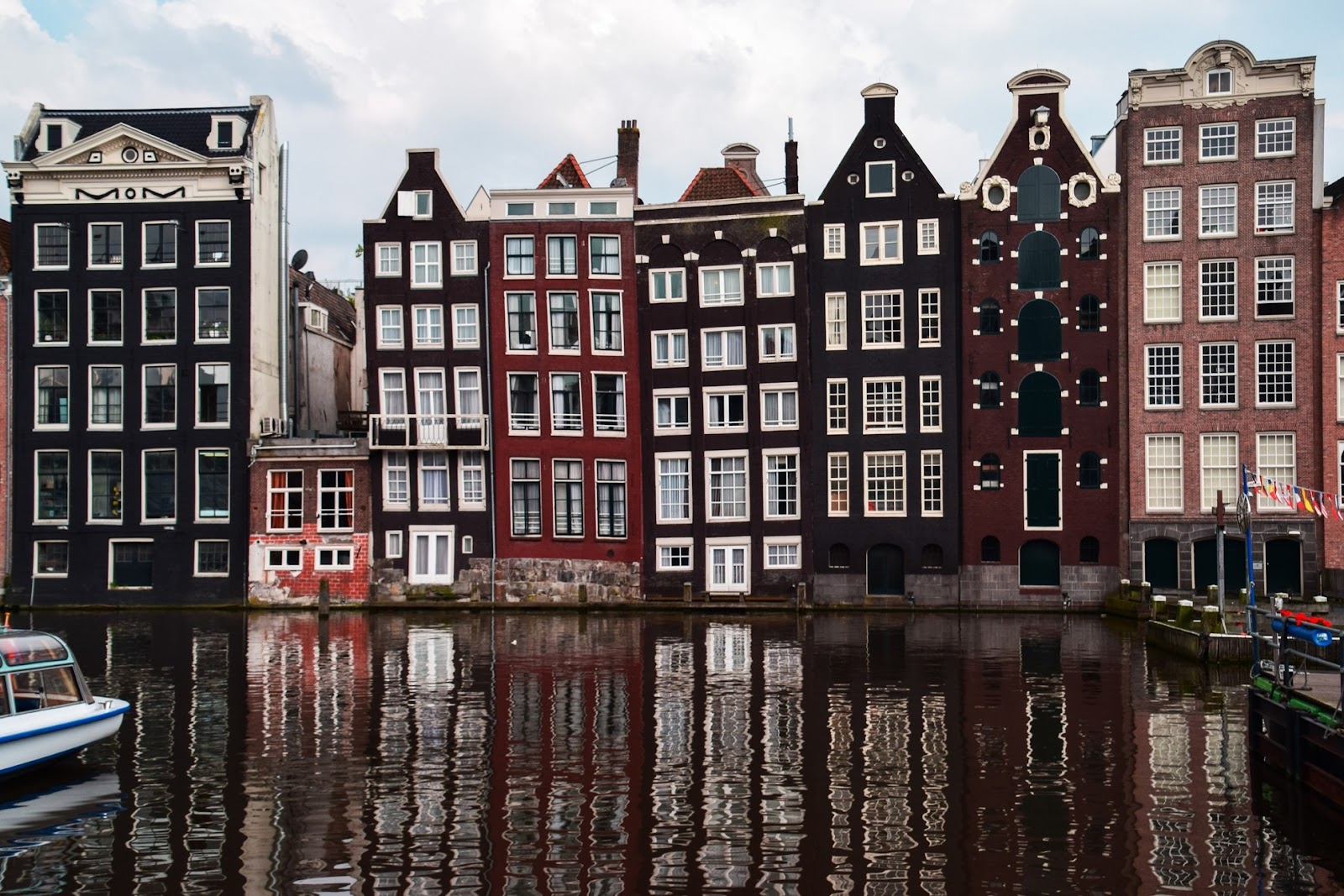 Casas em Amsterdã, na Holanda.