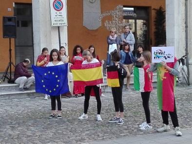 C:\Users\client9\Documents\Foto\2018.19\Erasmus plus lancio Piazza popolo 13.10.18\IMG_20181013_174040.jpg