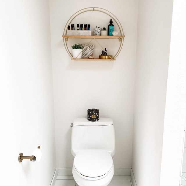 8 Tips for Renovating a Tiny Bathroom