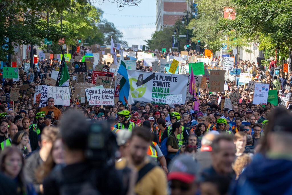 Une image contenant personne, foule, gens, extérieurDescription générée automatiquement