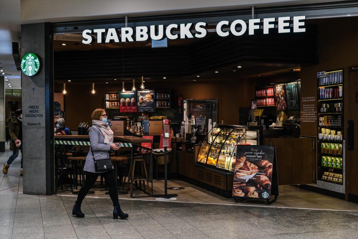 Starbucks Store Traffic Isn't Picking Up, But It Sees A Silver Lining