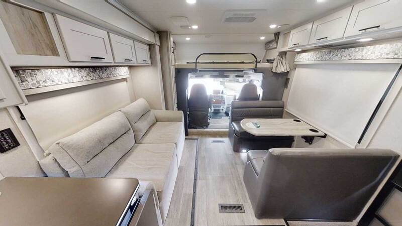 Dynamax Europa 32KD Interior