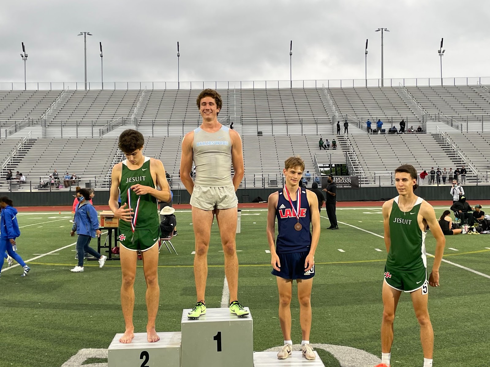 Winning Students on Podium