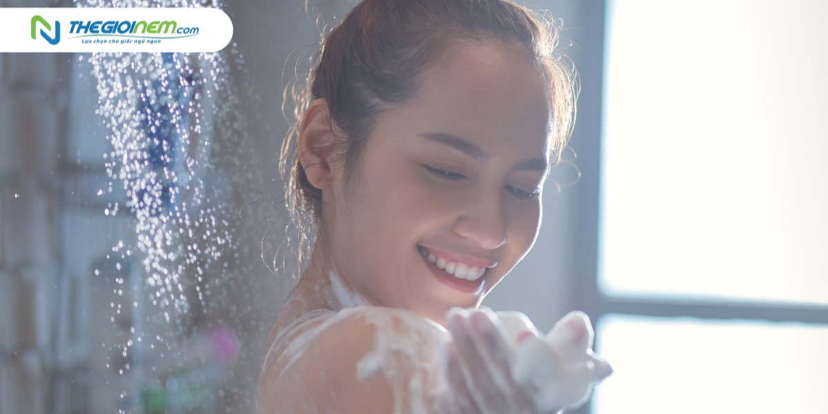 Tắm trước khi ngủ có nên hay không?