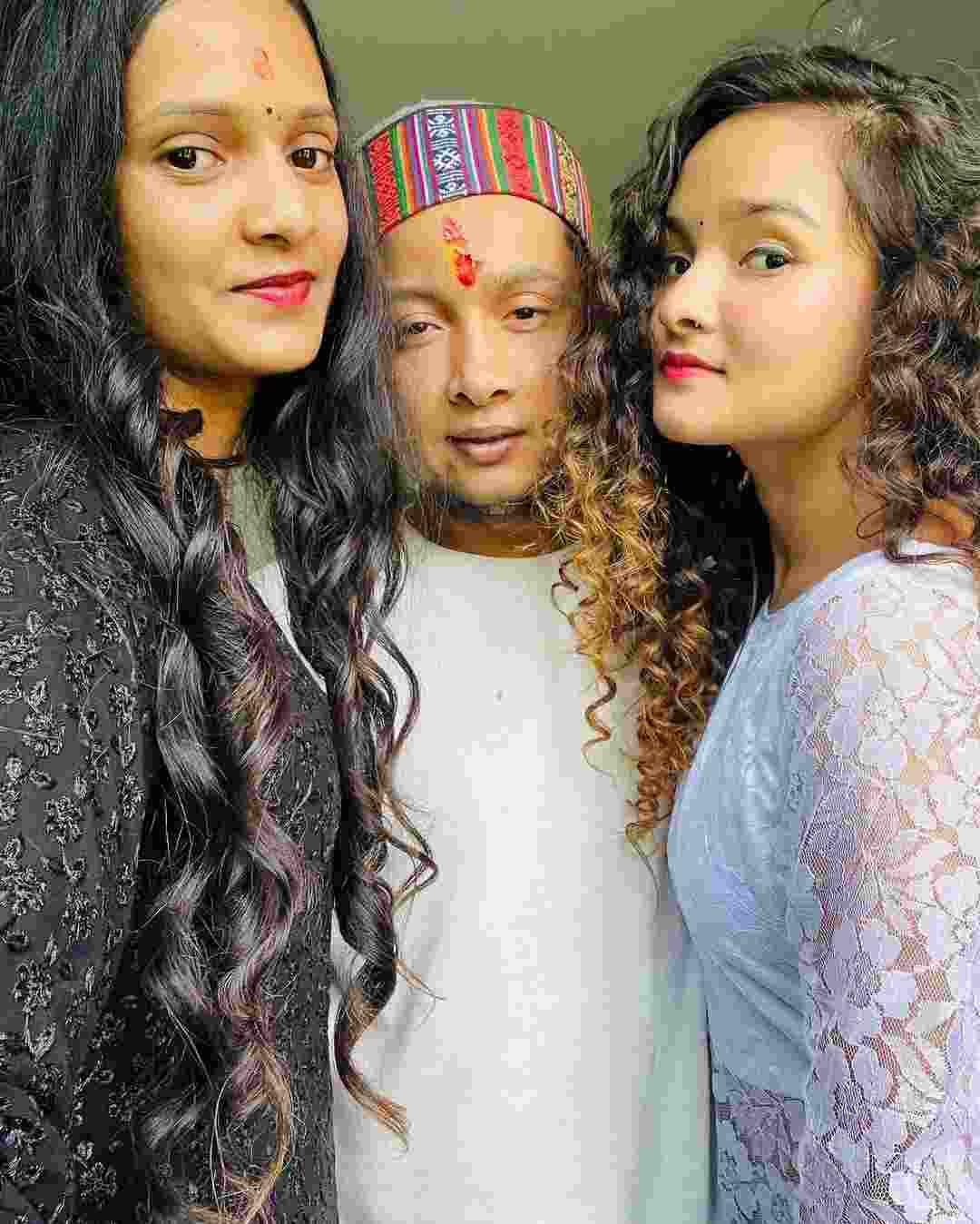 pawandeep rajan family picture 