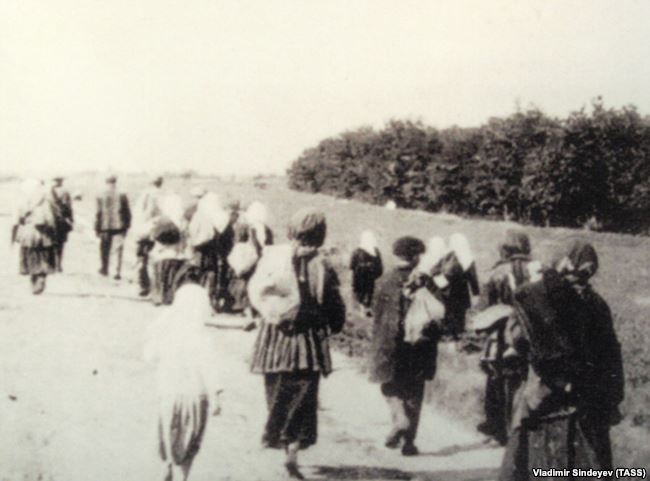 Голодные селяне покидают села в поисках еды (1933 г.). Фото А. Винербергера